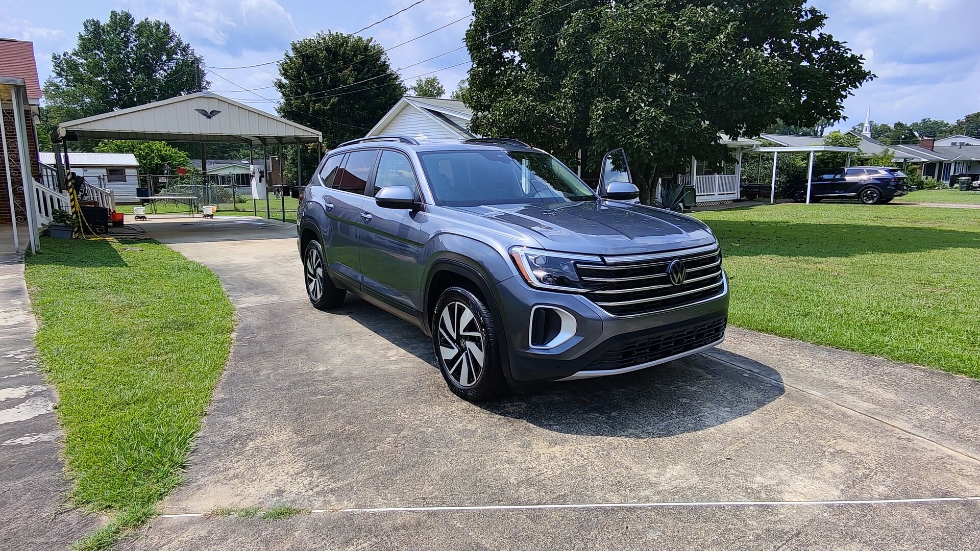 Volkswagen Atlas parked in the Winnsboro sun after a full detail